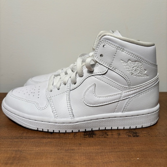 Nike Air Jordan 1 Mid Triple White Sneakers Retro Shoes DV0991-111 Women 5.5 - Picture 7 of 7